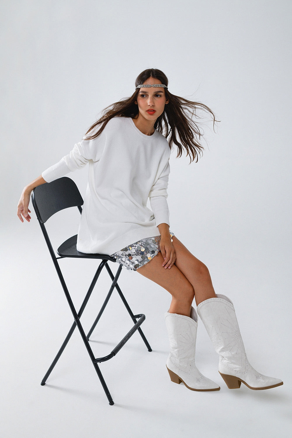Camisola de manga comprida com gola redonda em branco