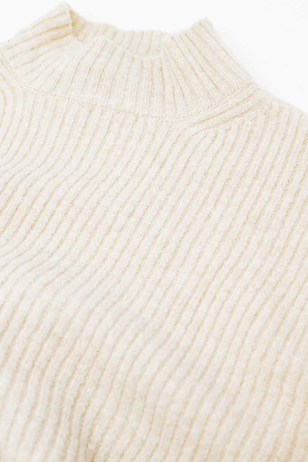 Camisola descontraída de gola alta com nervuras em creme