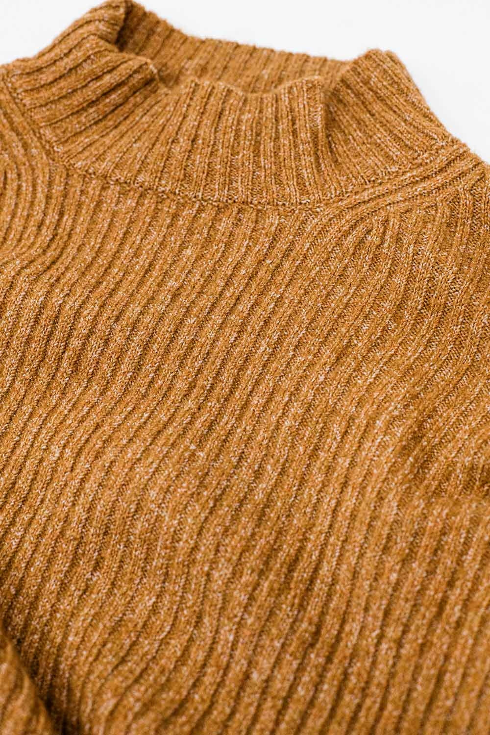 Camisola de gola alta com nervuras em camel