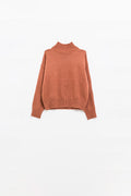 camisola de malha volumosa em camel com gola alta