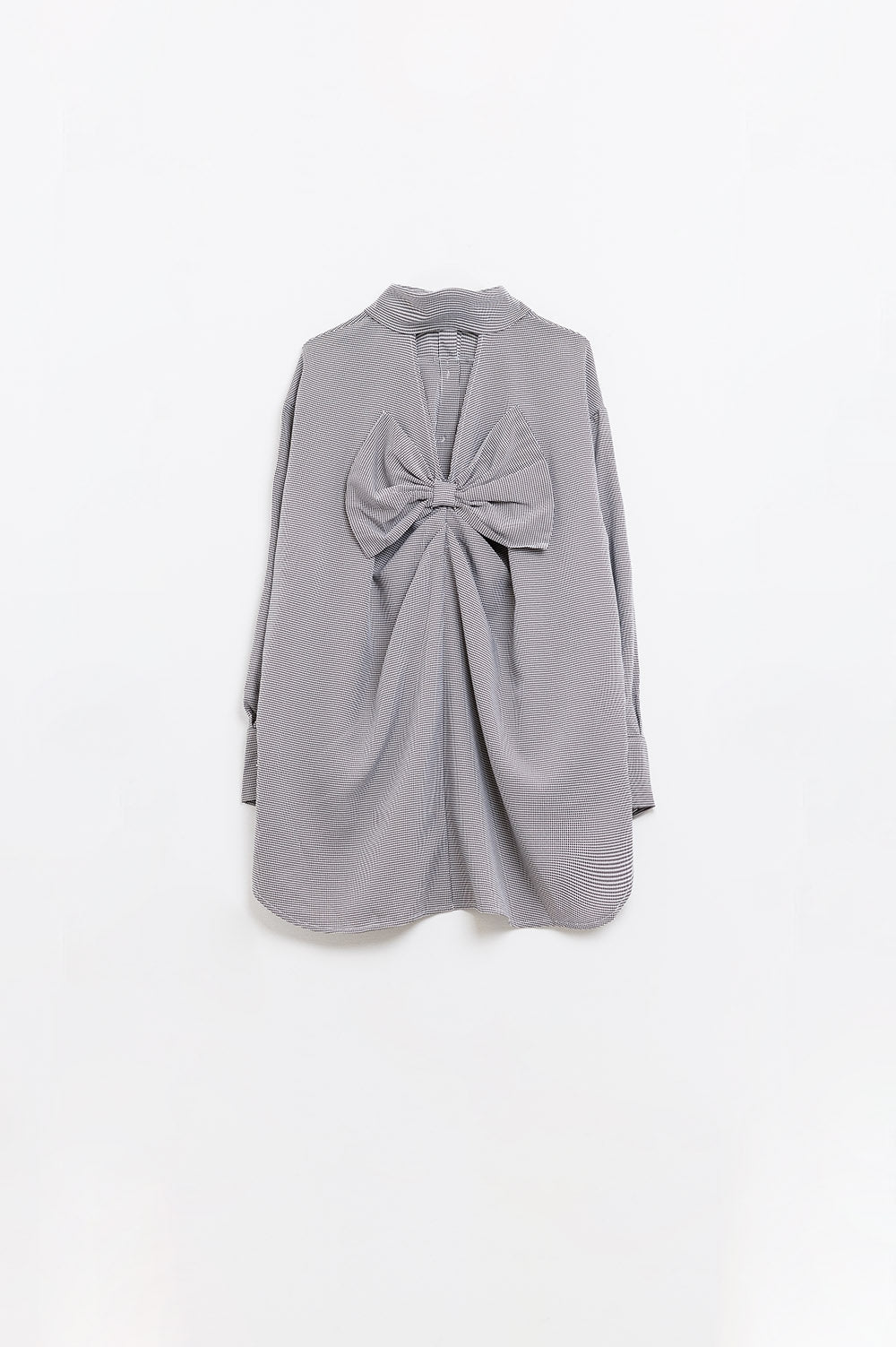 Camisa oversize aos quadrados com pormenor de laço em preto e branco