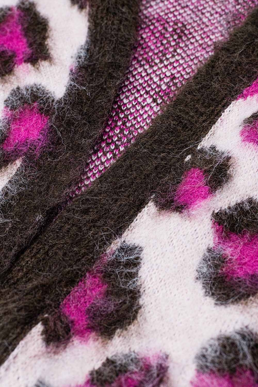 Casaco com estampado de leopardo rosa e lã